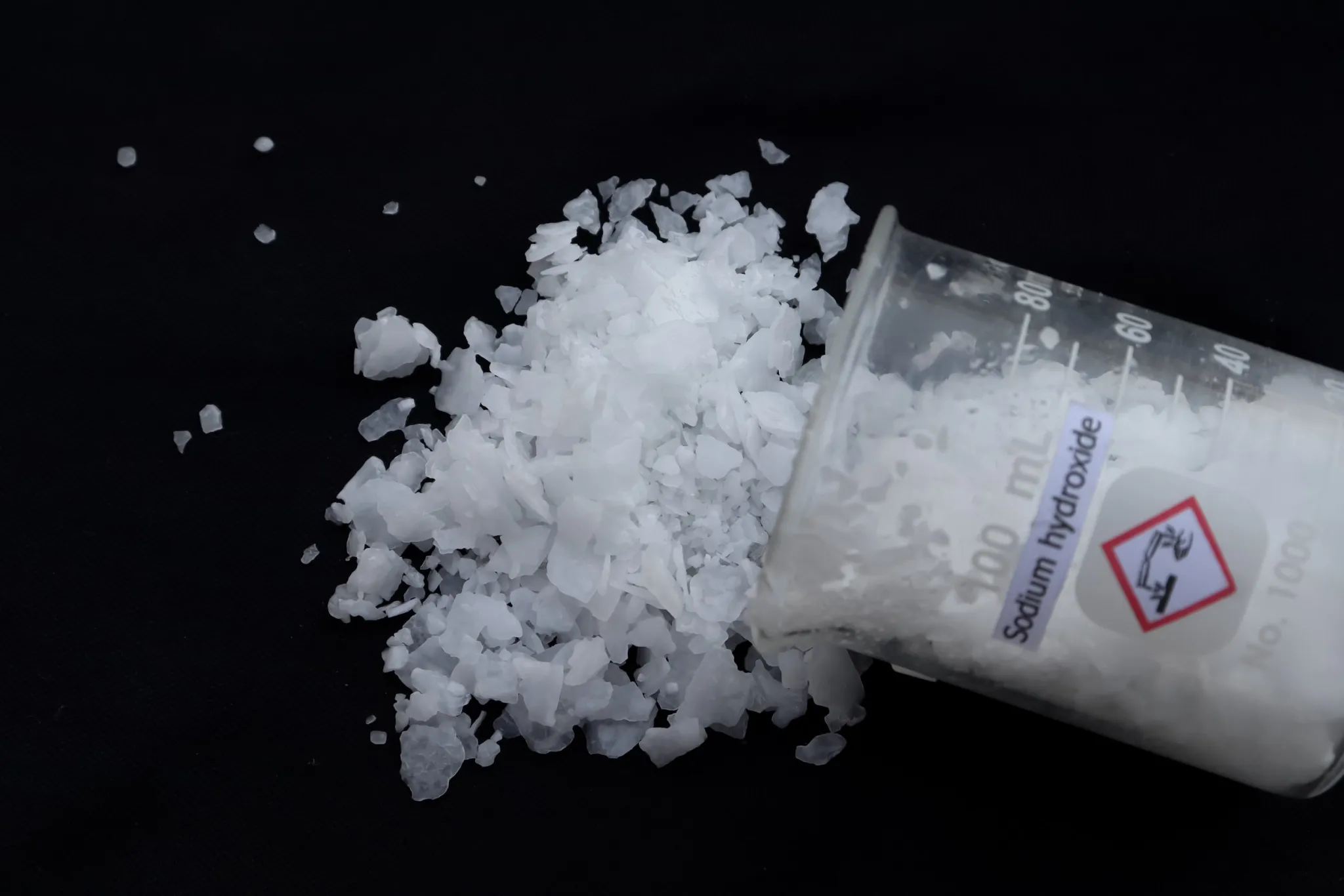 Ce este soda caustică și cum este utilizată?